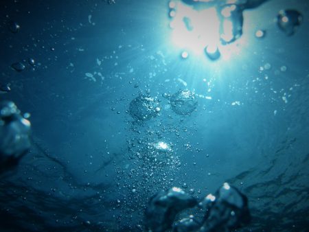 Why super majors operating in Energy and Transport sectors became extremely interested in hydrogen?