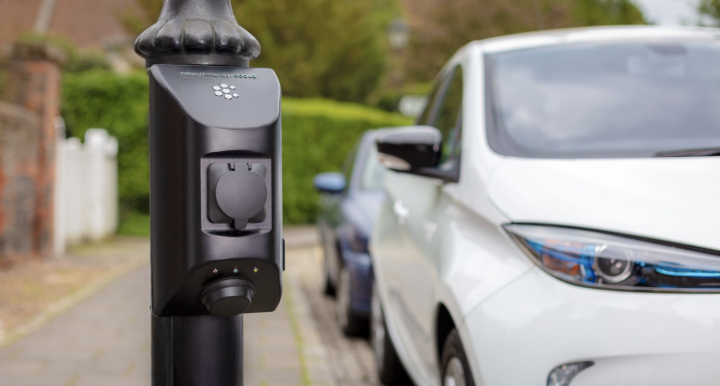 Esamos infrastruktūros pritaikymas elektromobilių įkrovimo stotelėms